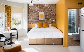Settle In Southampton - Stylish Self Check-In Rooms & Suites